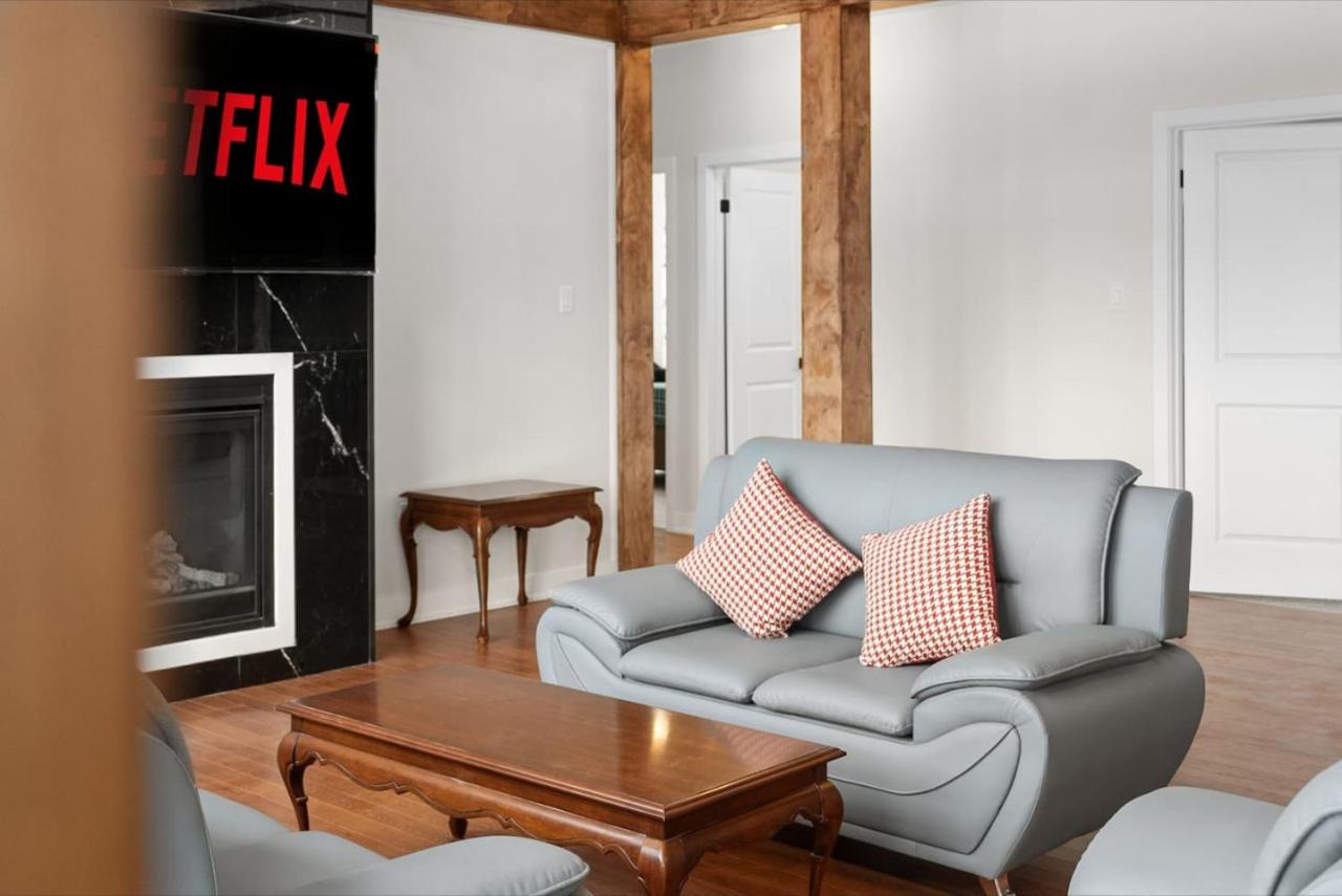 Huntsville Vacations - Muskoka Retreat Stunning Hilltop Views - Property Image 2