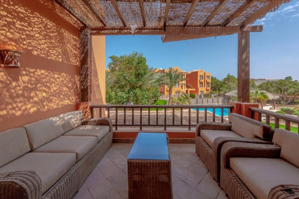 Gorgeous 3BR Townhouse in South Marina. Pool view
