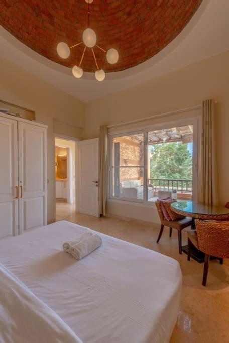 Gorgeous 3BR Townhouse in South Marina. Pool view