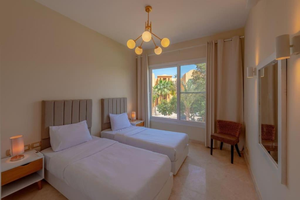 Gorgeous 3BR Townhouse in South Marina. Pool view