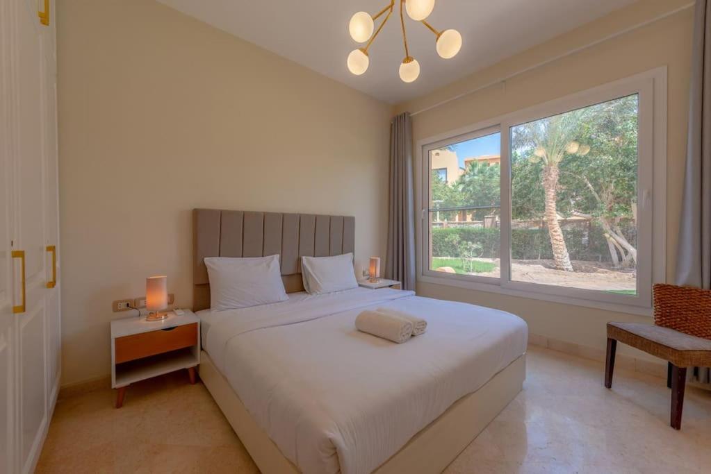 Gorgeous 3BR Townhouse in South Marina. Pool view