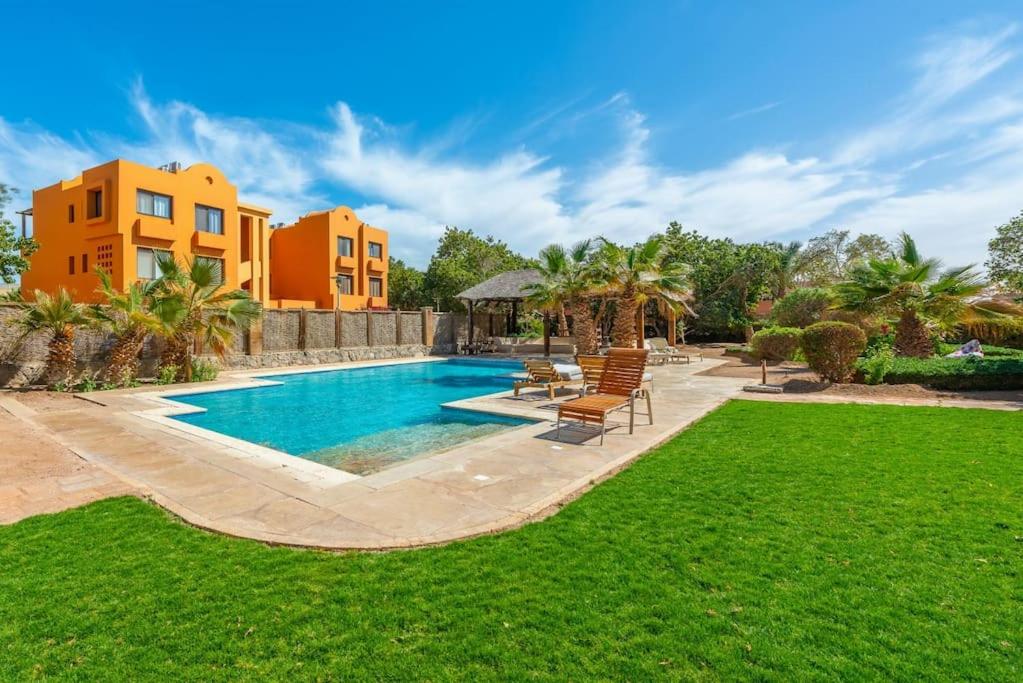 Gorgeous 3BR Townhouse in South Marina. Pool view