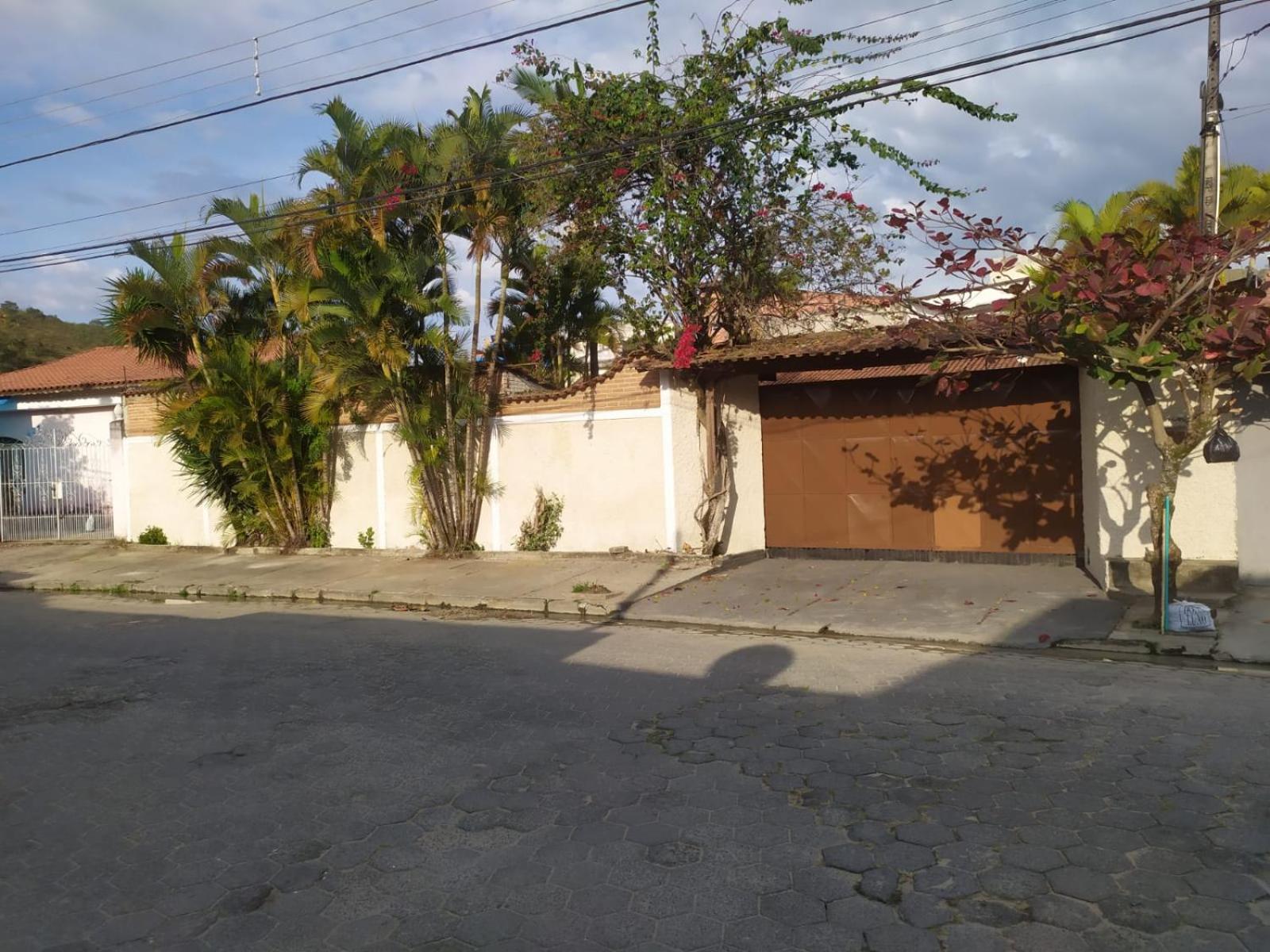 Casa familiar completa próximo ao santuario nacional