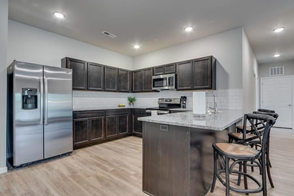 NEW Const Sleeps 6 Pool - close to Pkwy view 3