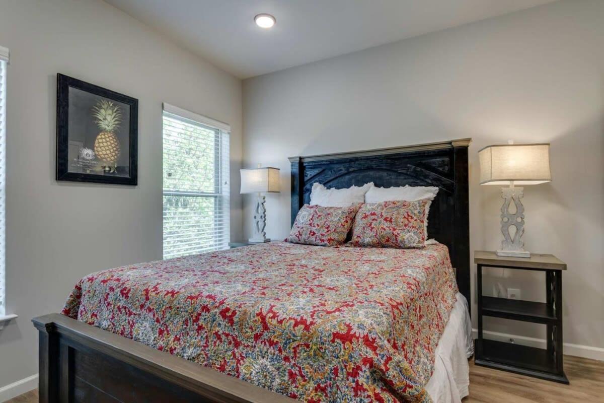 NEW Const Sleeps 6 Pool - close to Pkwy view 5