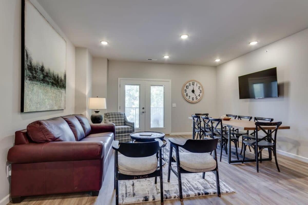 NEW Const Sleeps 6 Pool - close to Pkwy view 2