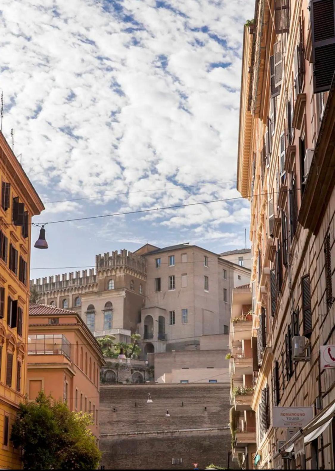 1 Minute from San Pietro - Nicole House