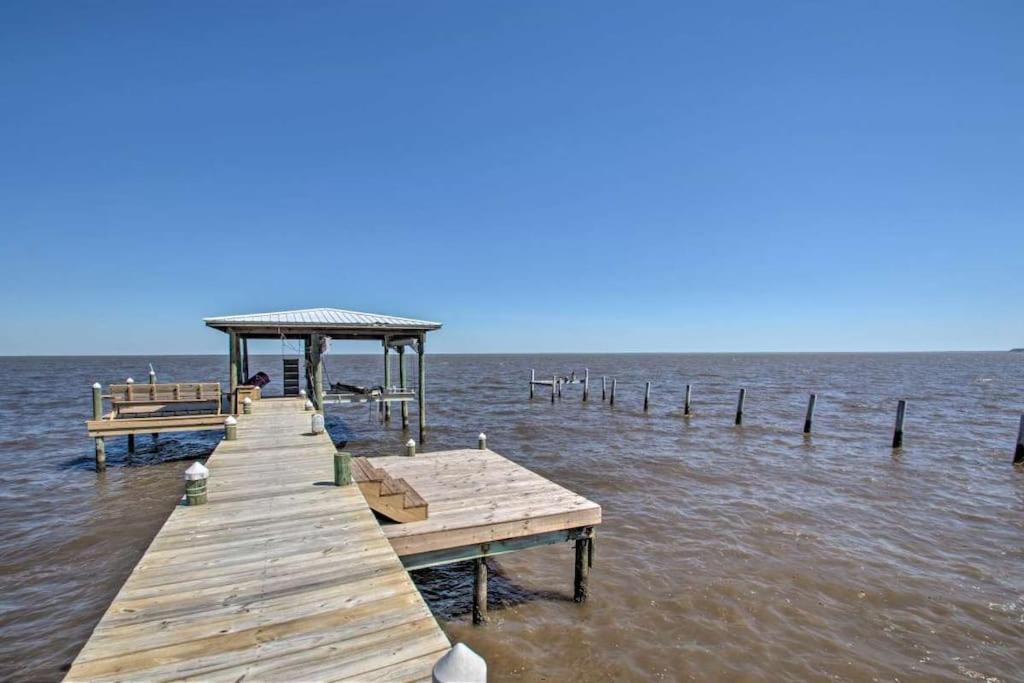 Private Pool/Pier - Beautiful Bayfront Property! view 2