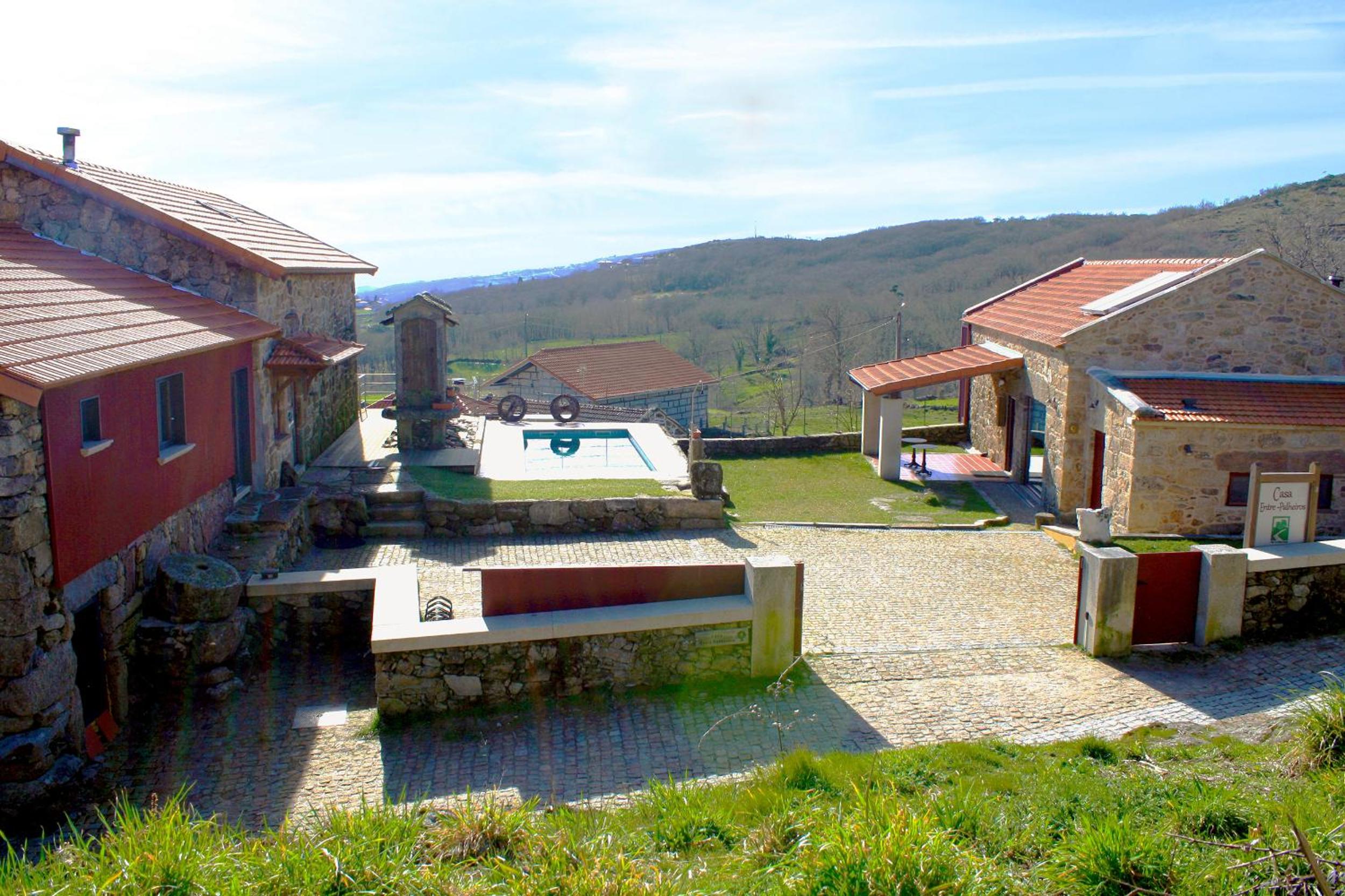 Casa Entre-Palheiros e Casa do Canastro view 2