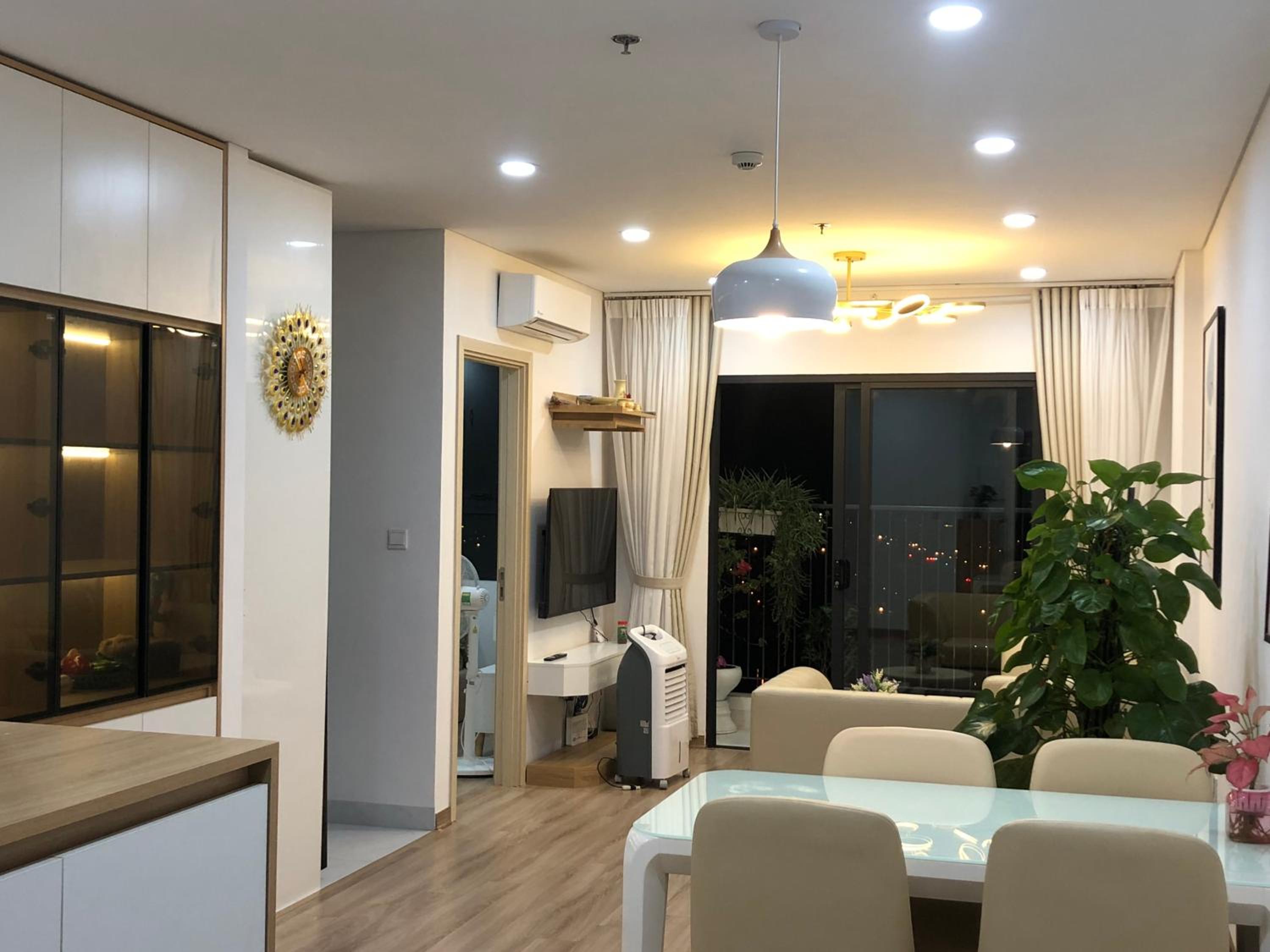 Two Bedroom Apartment with See view. view 4