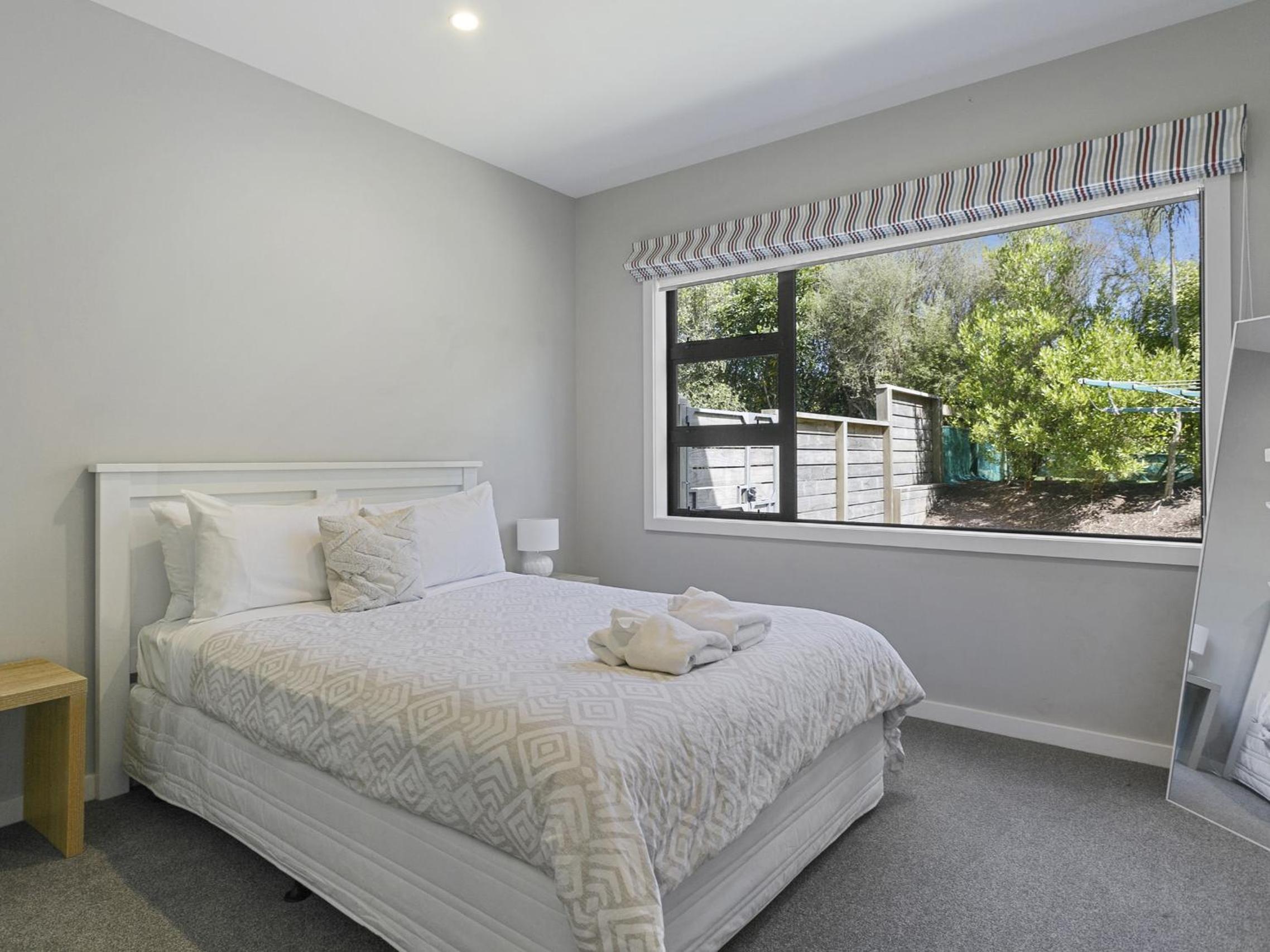 Lake Taupō Luxury Views with Spa Pool view 2