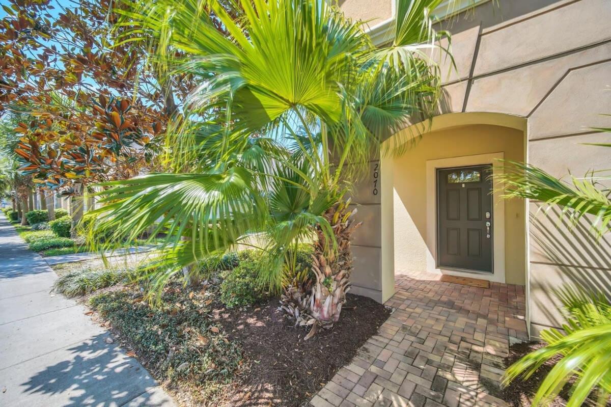 Windsor at Westside Corner Unit Next to Amenities view 5