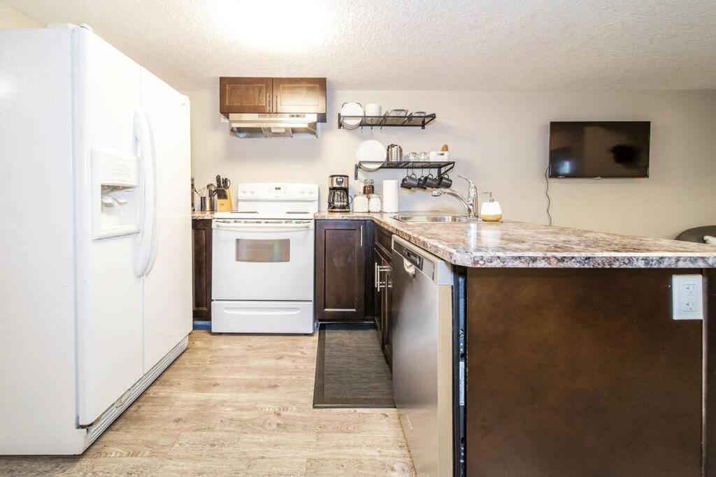 Bright Modern Suite - Netflix - WiFi - Long Stays