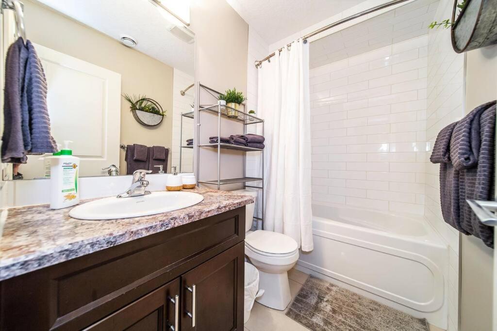 Bright Modern Suite - Netflix - WiFi - Long Stays