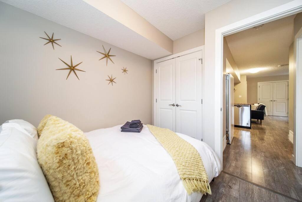 Bright Modern Suite - Netflix - WiFi - Long Stays