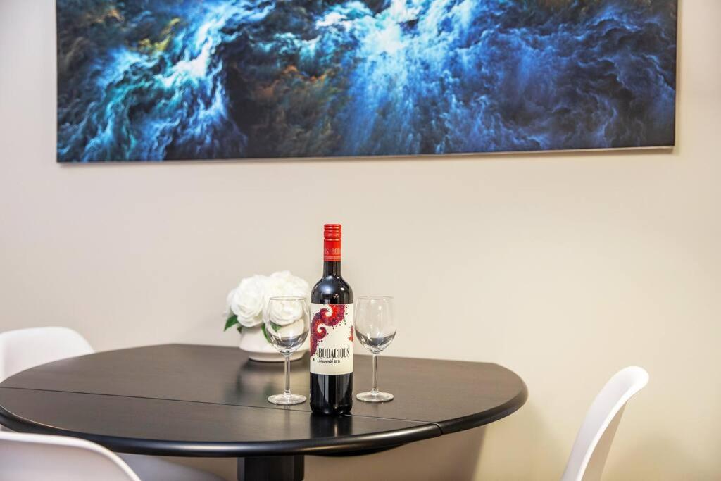 Bright Modern Suite - Netflix - WiFi - Long Stays