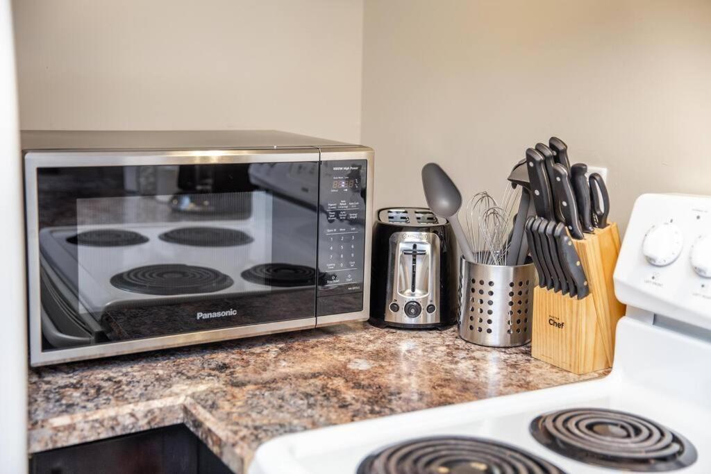 Bright Modern Suite - Netflix - WiFi - Long Stays