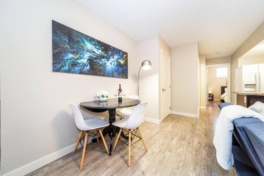 Bright Modern Suite - Netflix - WiFi - Long Stays