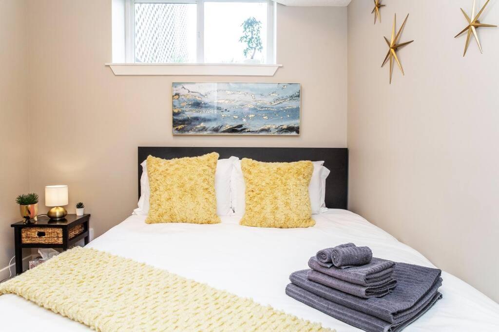 Bright Modern Suite - Netflix - WiFi - Long Stays