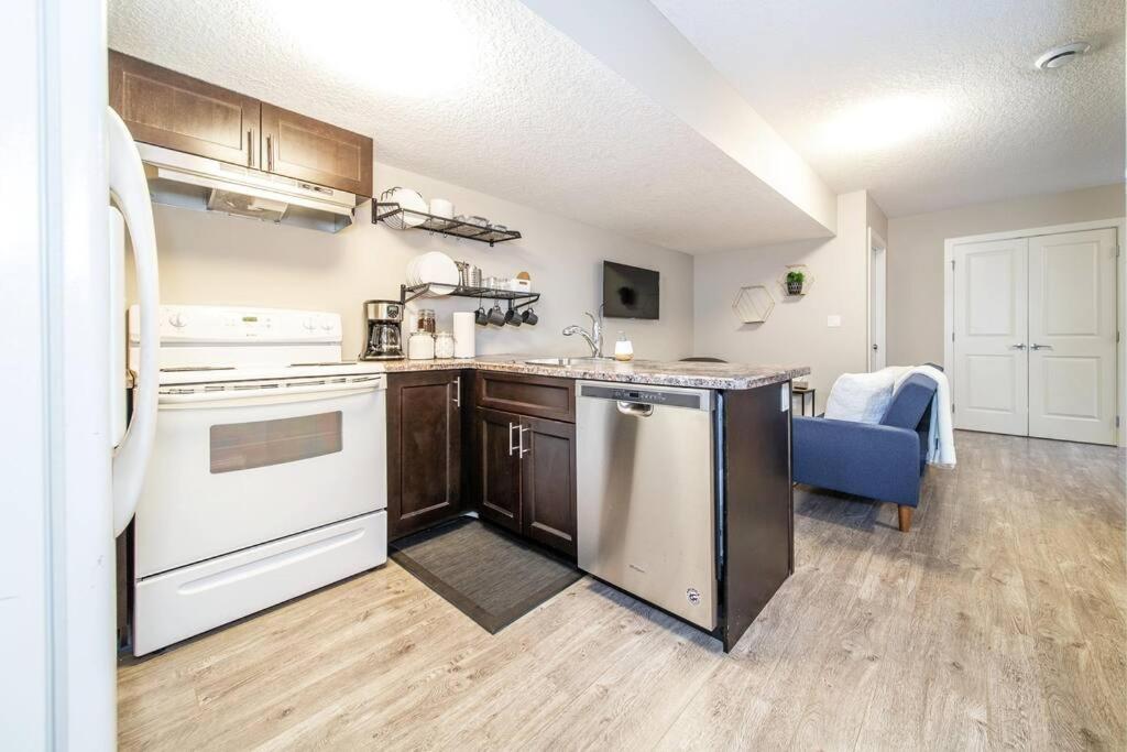 Bright Modern Suite - Netflix - WiFi - Long Stays