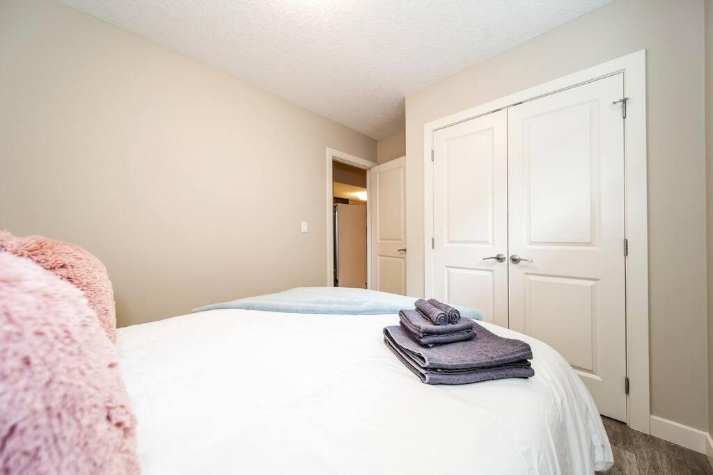 Bright Modern Suite - Netflix - WiFi - Long Stays