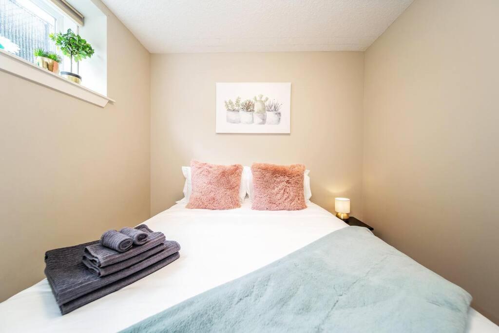 Bright Modern Suite - Netflix - WiFi - Long Stays