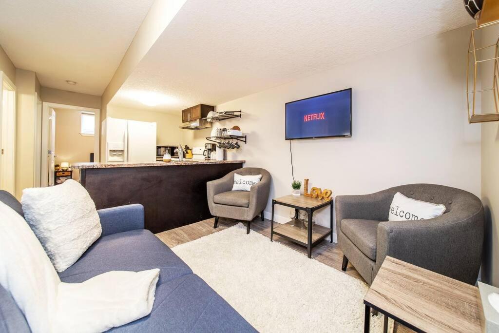 Bright Modern Suite - Netflix - WiFi - Long Stays