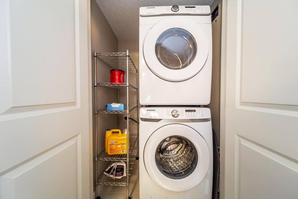 Bright Modern Suite - Netflix - WiFi - Long Stays