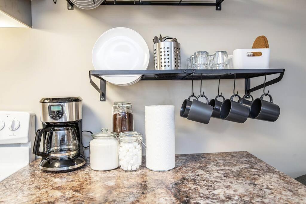 Bright Modern Suite - Netflix - WiFi - Long Stays