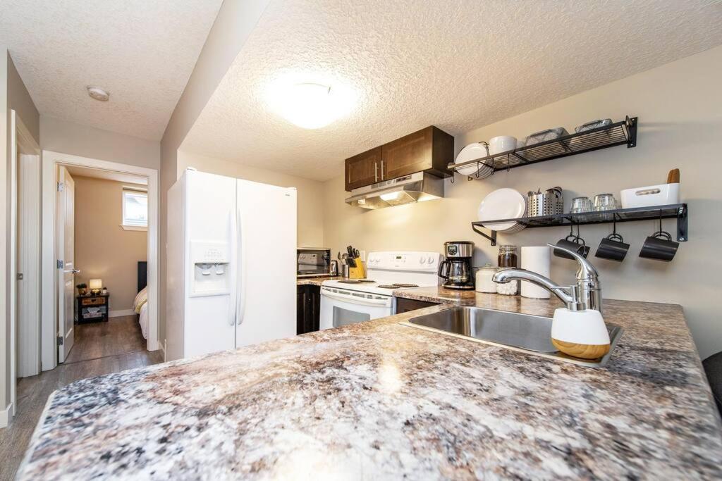 Bright Modern Suite - Netflix - WiFi - Long Stays