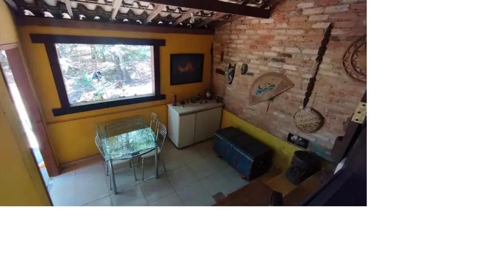 Casinha cercada de verde na Serra do Cipó