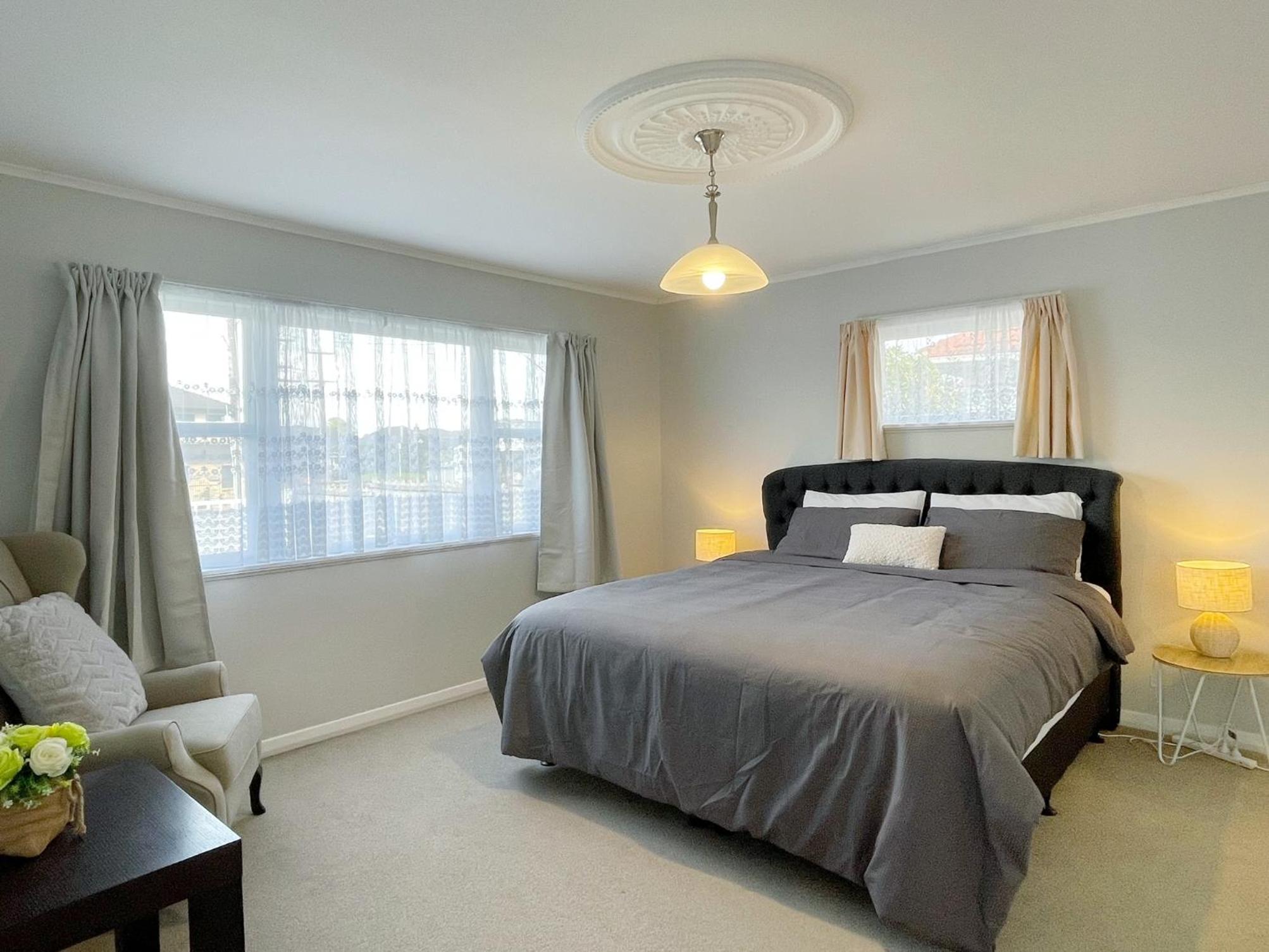 Home in central Auckland view 3