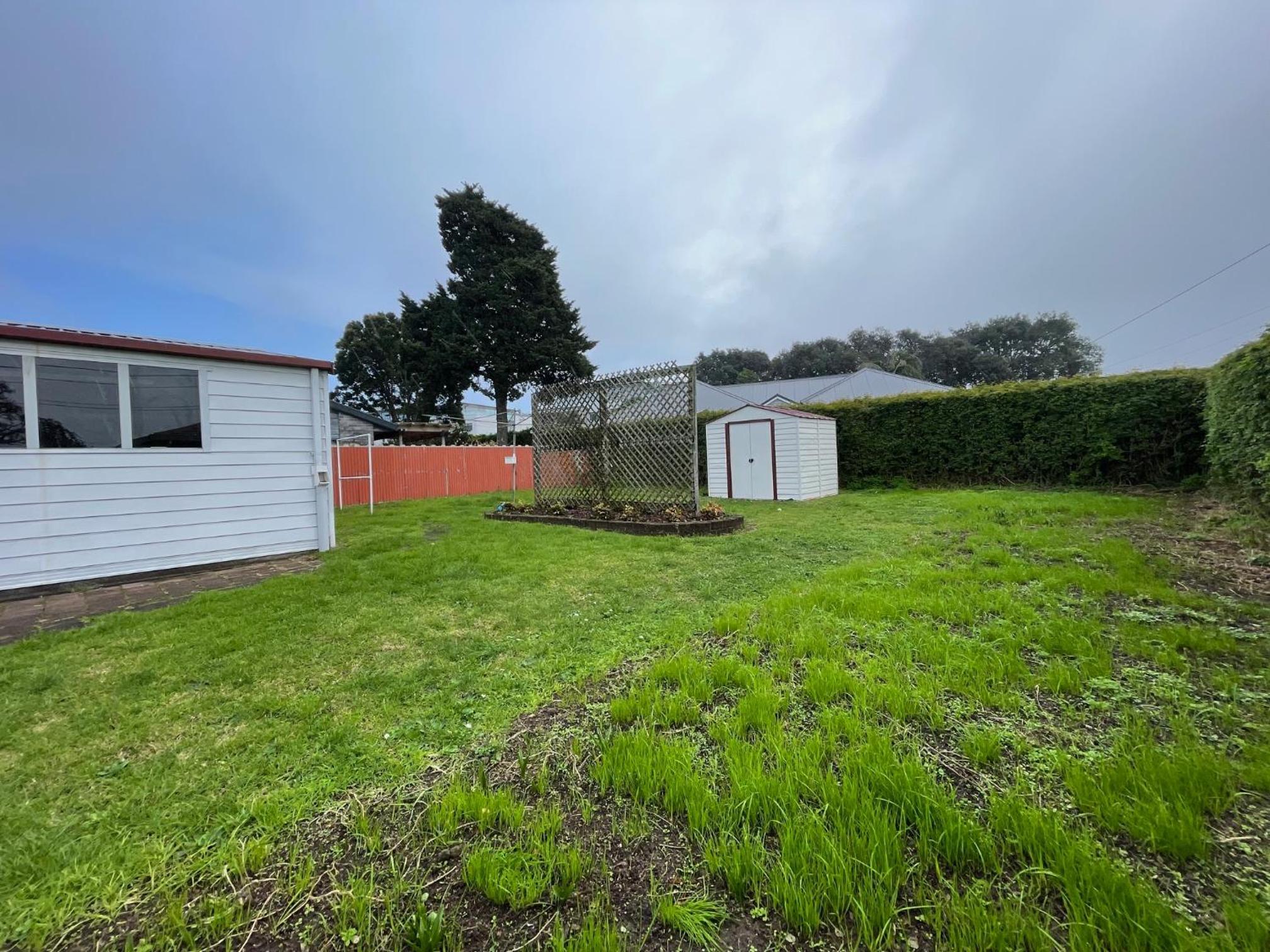 Home in central Auckland view 4