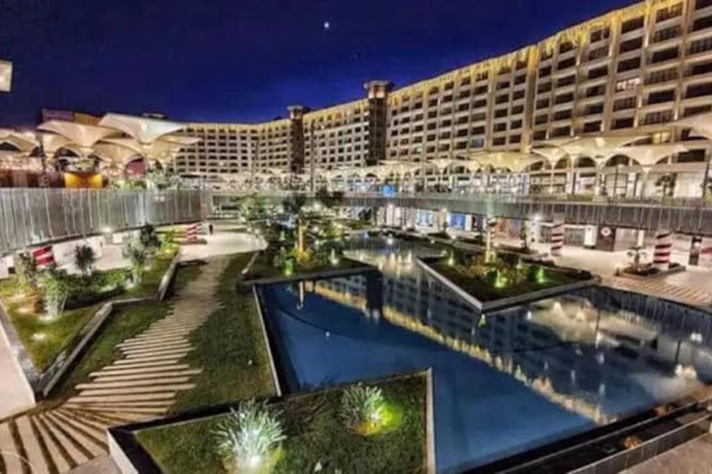 An Elegant Apartment in park mall with lake view