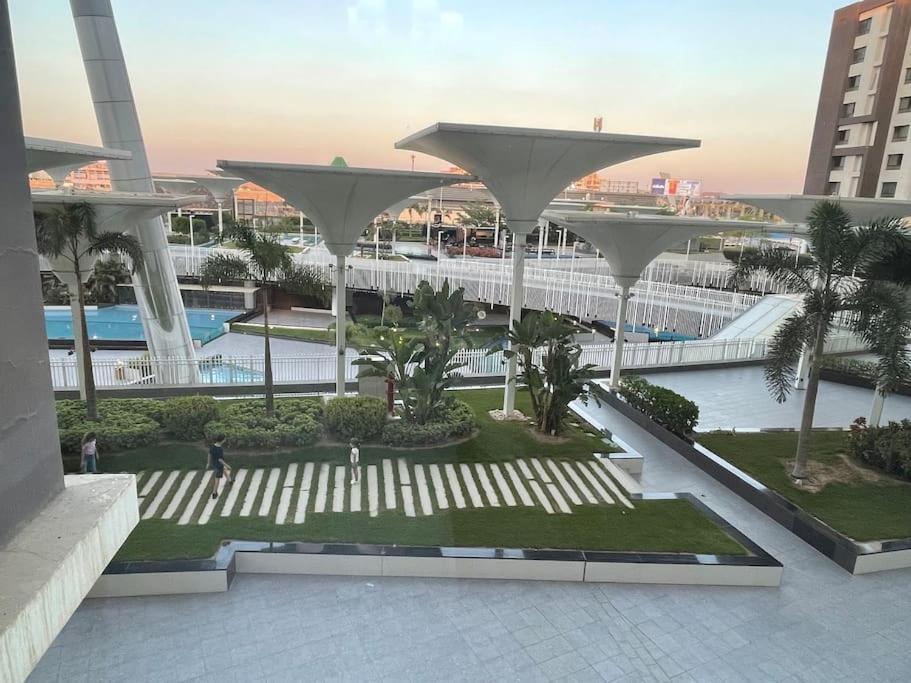 An Elegant Apartment in park mall with lake view