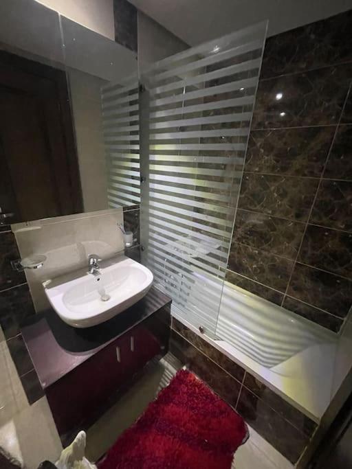 An Elegant Apartment in park mall with lake view
