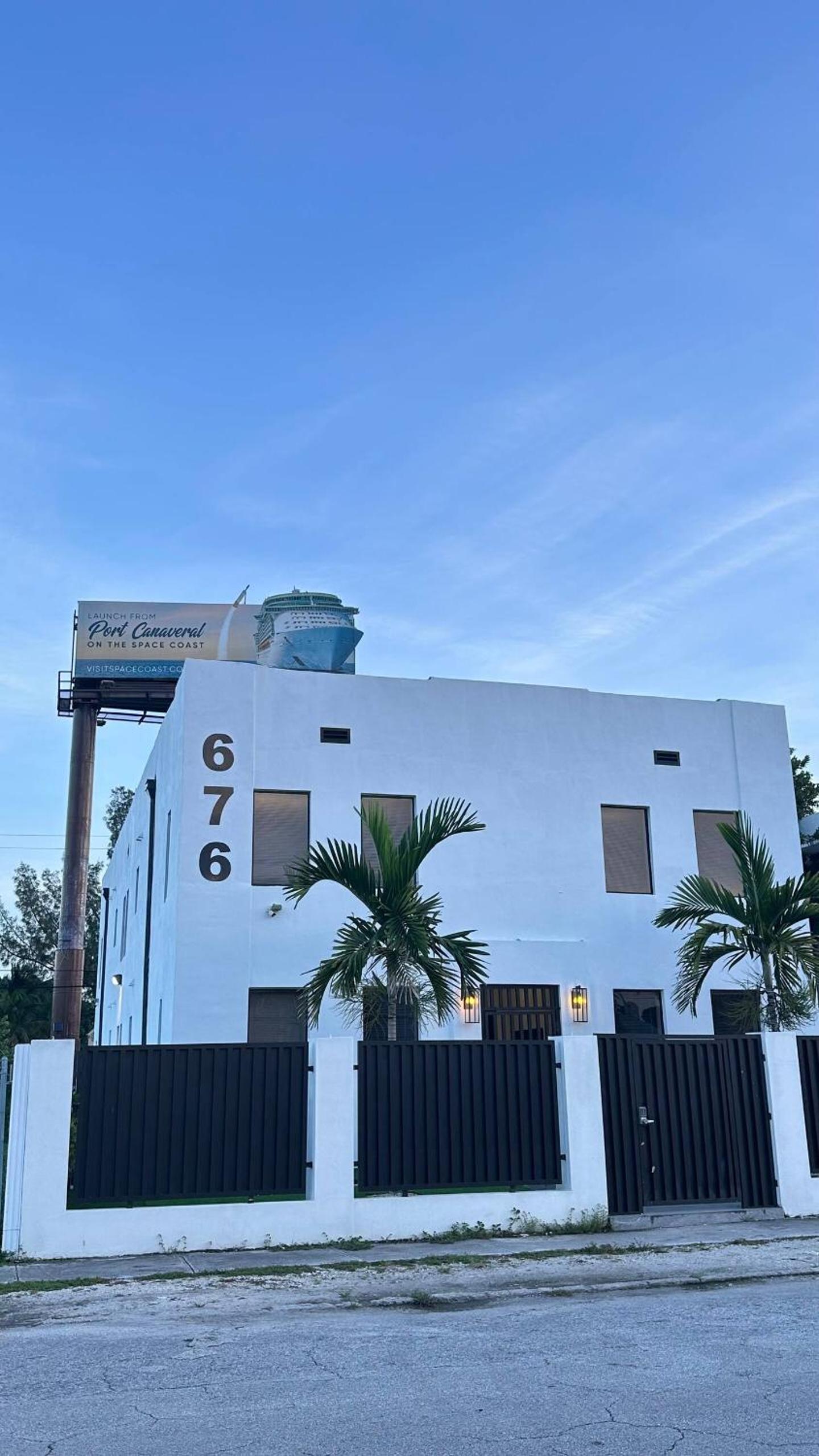 Stanza Hearth of Miami Design District and Wynwood, Parking, Laundry, Workstation, Fully equipped Apts, 24/7 Guest support
