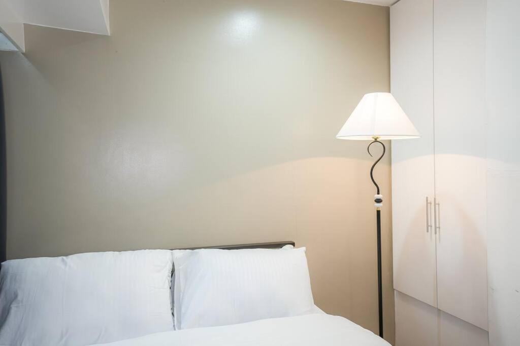 A2J Luxury 3BR Loft BGC Near High Street Taguig view 3