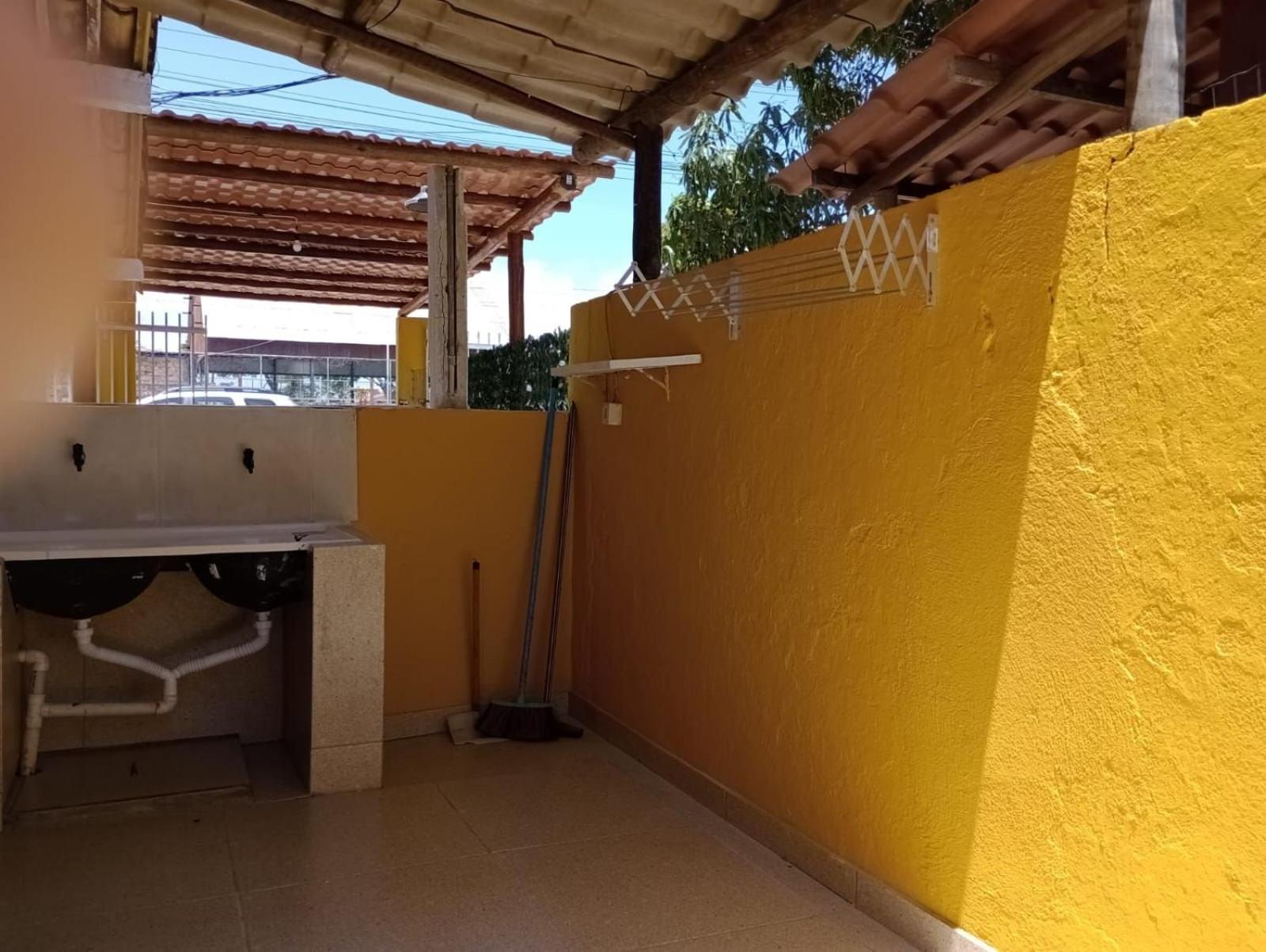Casa completa na perto da Praia de Coroa com estacionamento exclusivo