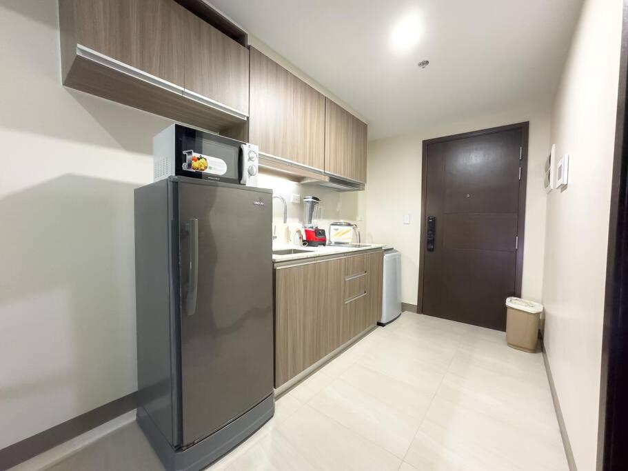 A2J Luxury 1BR Suite Near Venice Mall BGC Taguig view 2