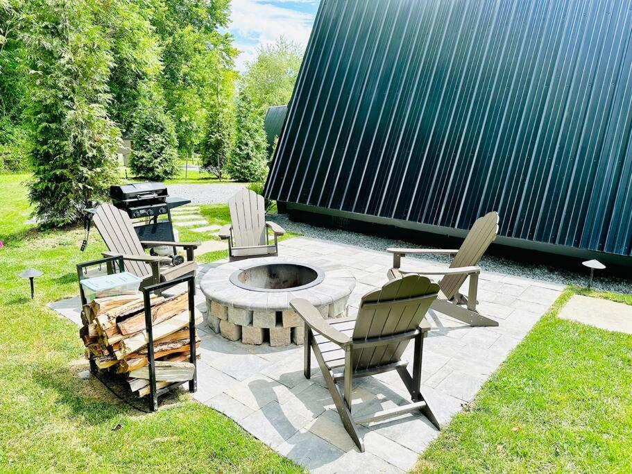 Old Rag Mountain Getaway - WiFi, Smart TV, Fire Pit, Patio, & Full Kitchen view 4