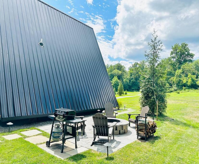 Old Rag Mountain Getaway - WiFi, Smart TV, Fire Pit, Patio, & Full Kitchen view 3
