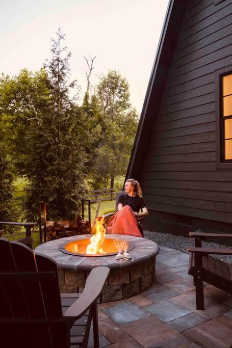 Old Rag Mountain Getaway - WiFi, Smart TV, Fire Pit, Patio, & Full Kitchen view 2