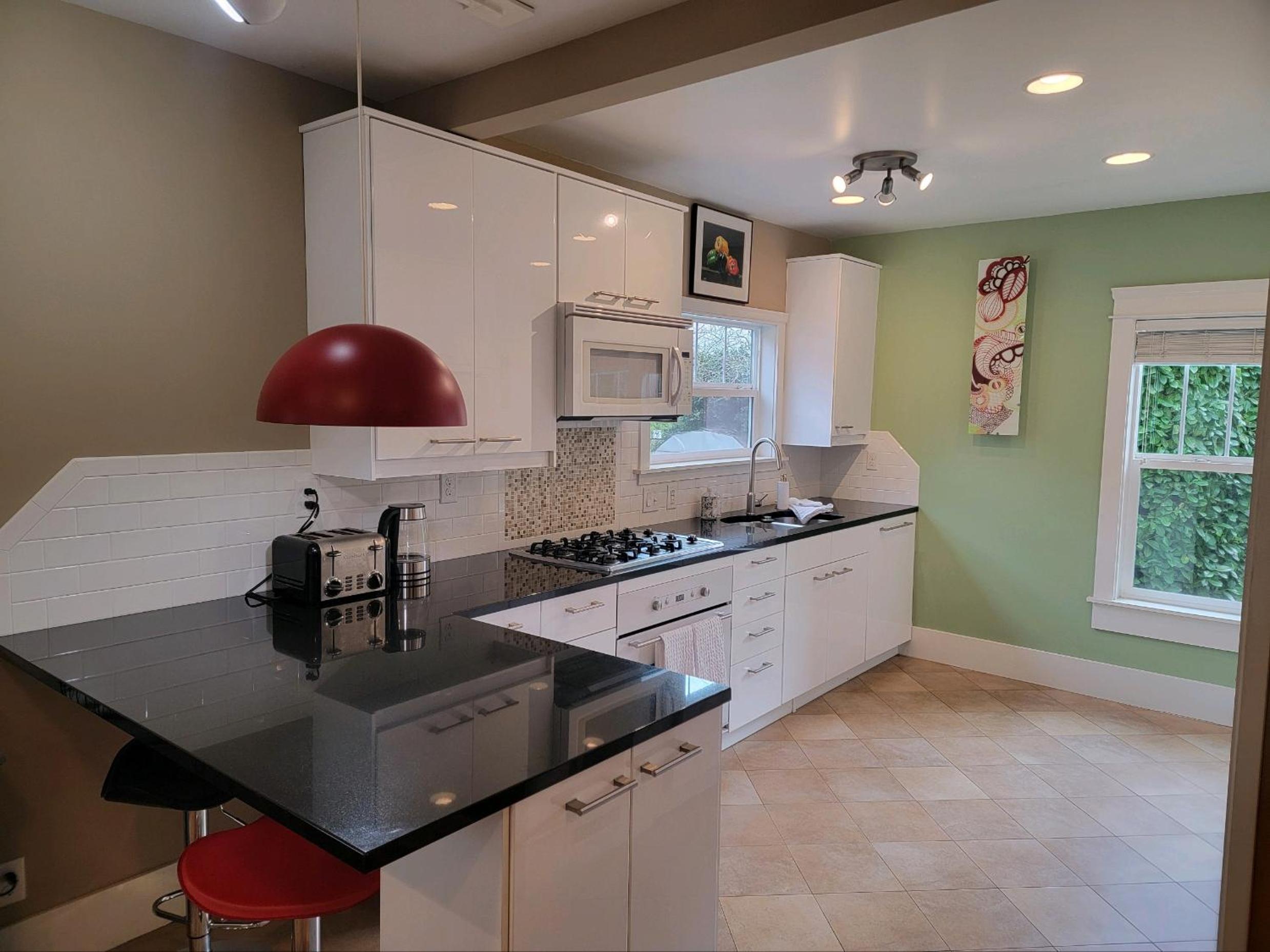 Albany Vacations - The Lincoln House - Property Image 5