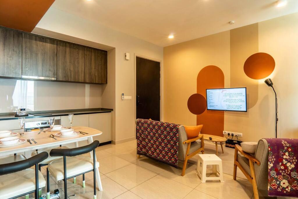 Datum Jelatek Residence by Airhost