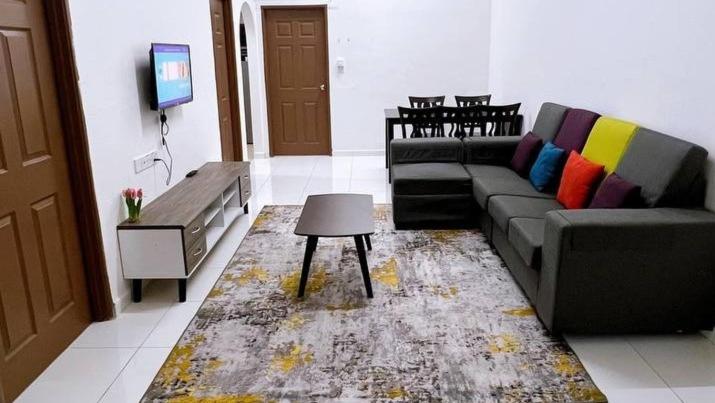 HomeSTAY PANGSAPURI SAMUDERA SERI MANJUNG LUMUT photo 7