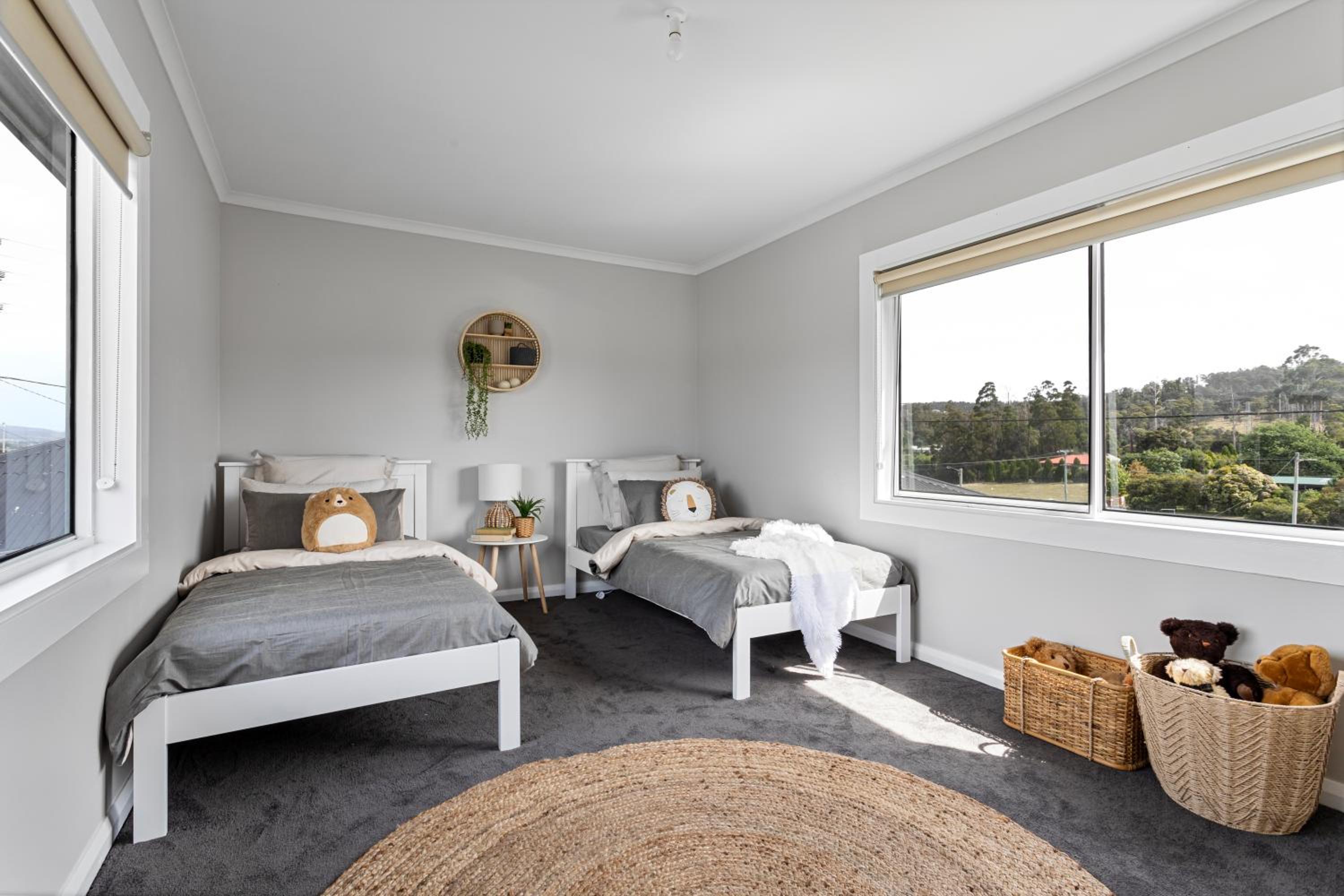 Legana Lodge - A home away from home - Catering for up to 12 guests