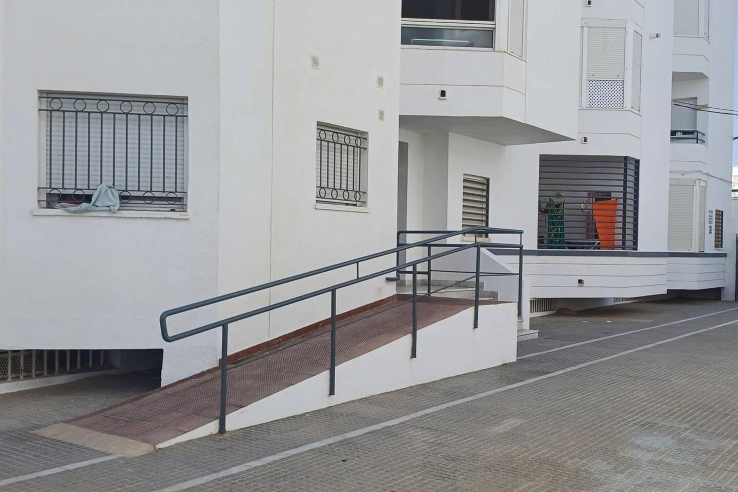 Spacious Apartment in Barbate with Air Conditioning and Comfort