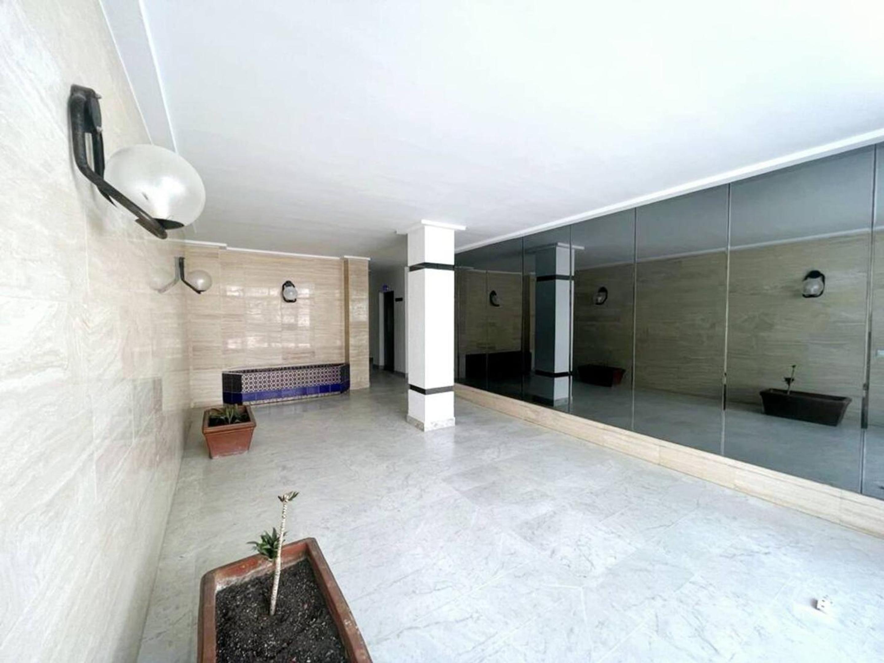 Spacious Apartment in Barbate with Air Conditioning and Comfort