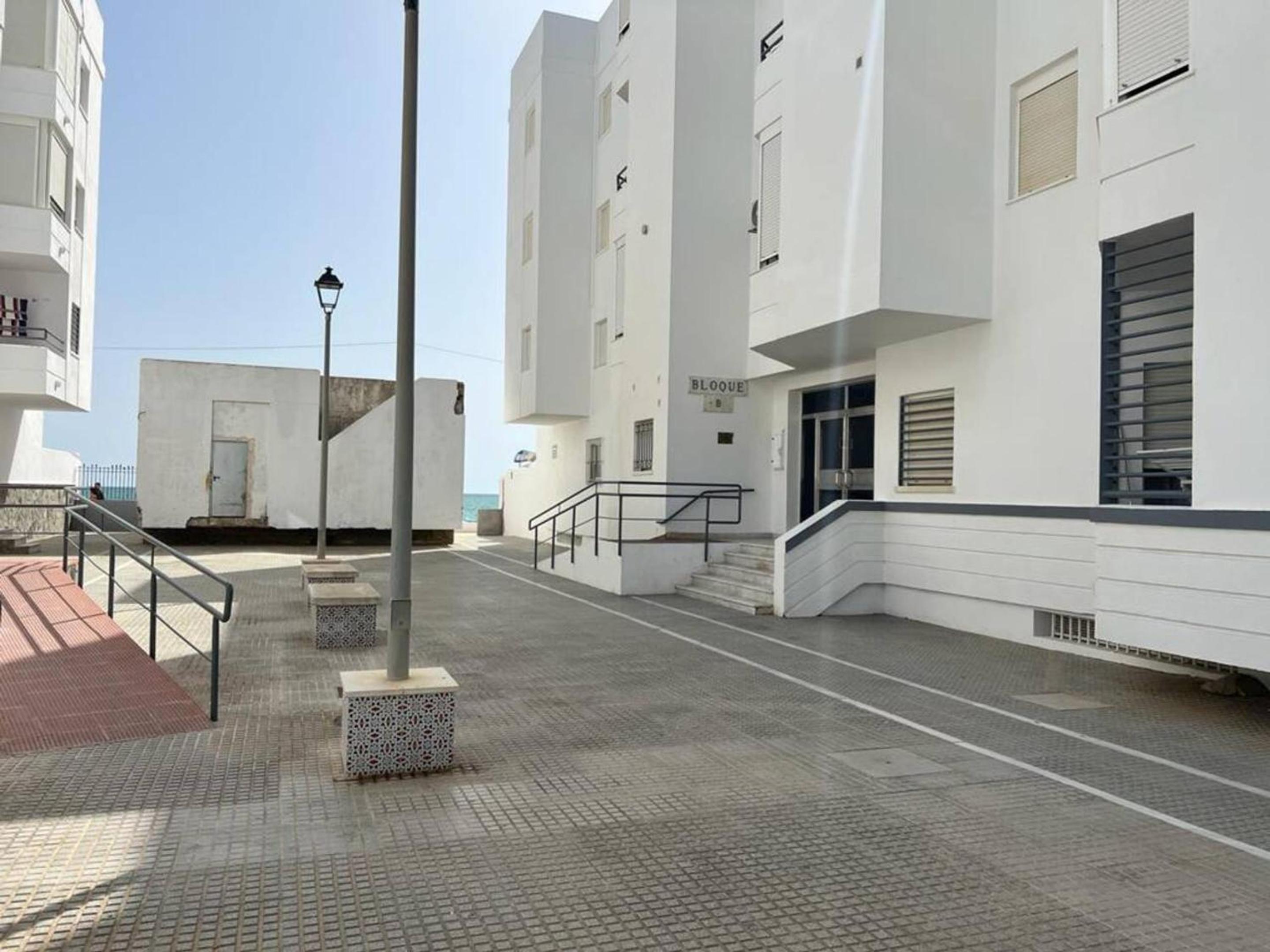 Spacious Apartment in Barbate with Air Conditioning and Comfort